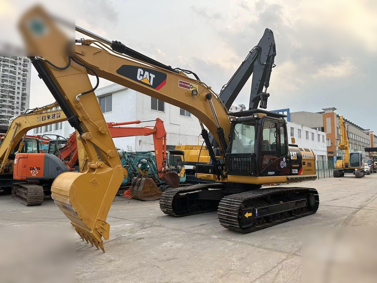 CATERPILLAR 323DL - Гусеничный экскаватор: фото 2 CATERPILLAR 323DL - Гусеничный экскаватор: фото 2