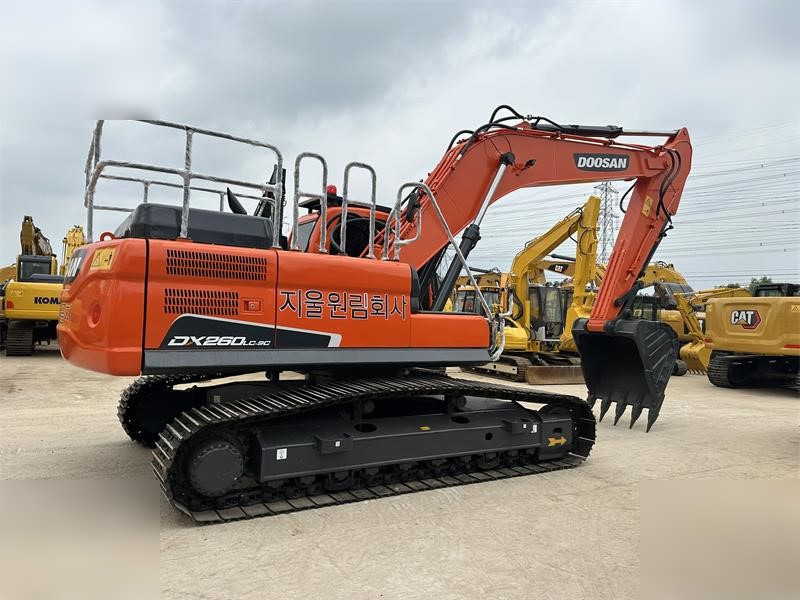 DOOSAN DX260 LC - Гусеничный экскаватор: фото 1 DOOSAN DX260 LC - Гусеничный экскаватор: фото 1