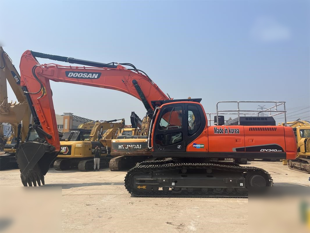 DOOSAN DX340 LCA - Гусеничный экскаватор: фото 1 DOOSAN DX340 LCA - Гусеничный экскаватор: фото 1