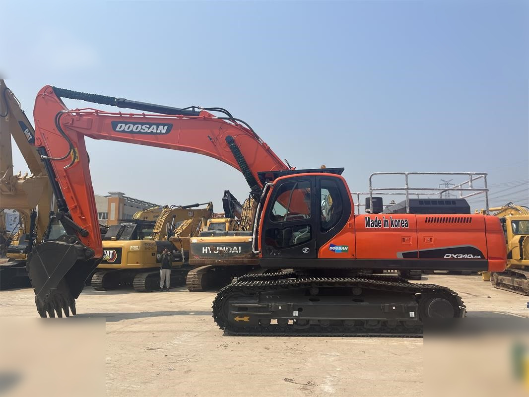 DOOSAN DX340 LCA - Гусеничный экскаватор: фото 1 DOOSAN DX340 LCA - Гусеничный экскаватор: фото 1