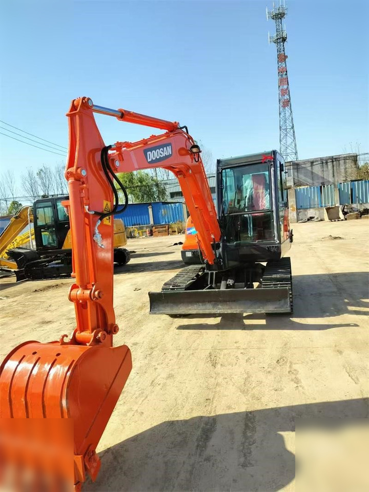 DOOSAN DX60-9C - Гусеничный экскаватор: фото 4 DOOSAN DX60-9C - Гусеничный экскаватор: фото 4