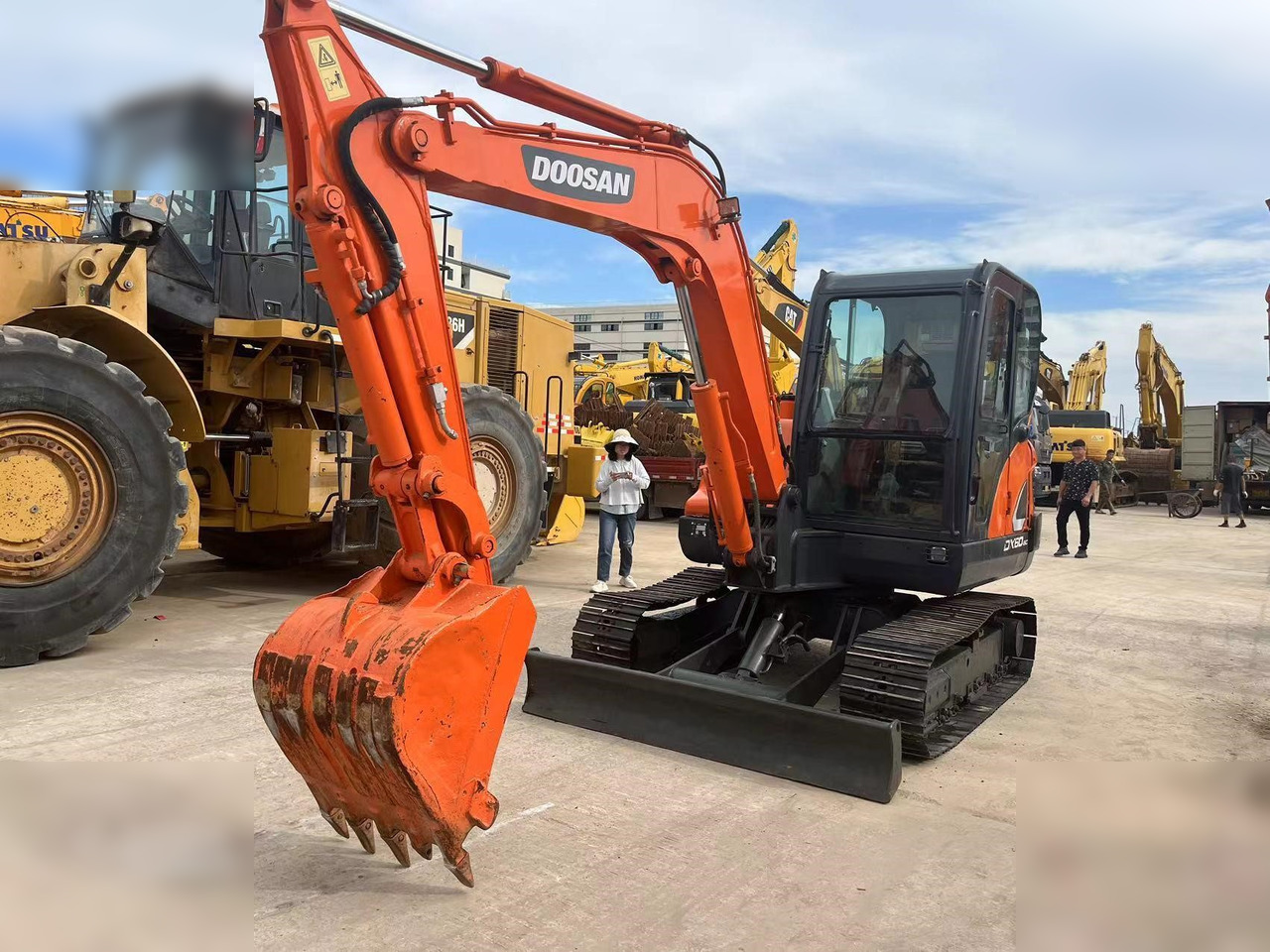 DOOSAN DX60-9C - Гусеничный экскаватор: фото 3 DOOSAN DX60-9C - Гусеничный экскаватор: фото 3