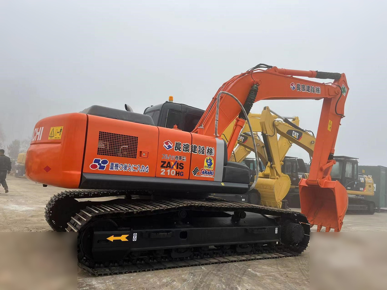 HITACHI ZX210 LC-3G - Гусеничный экскаватор: фото 2 HITACHI ZX210 LC-3G - Гусеничный экскаватор: фото 2