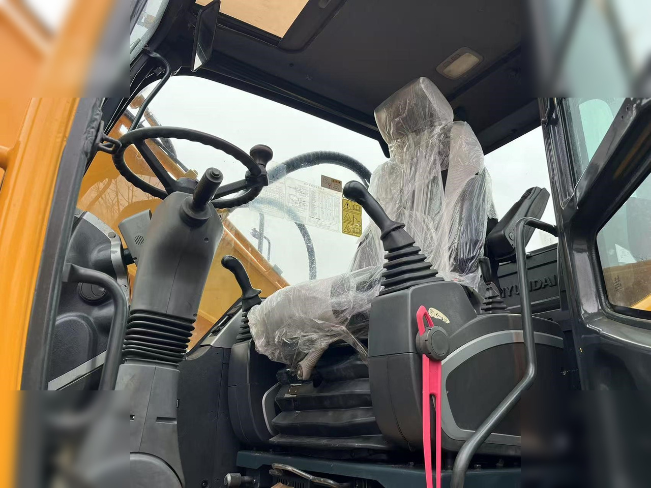 Колёсный экскаватор HYUNDAI ROBEX 210W-9S: фото 8 Колёсный экскаватор HYUNDAI ROBEX 210W-9S: фото 8