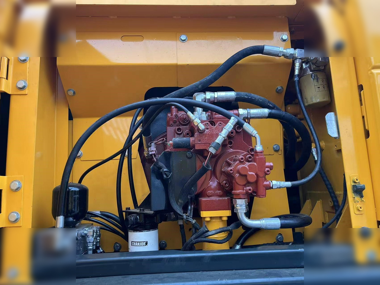 Колёсный экскаватор HYUNDAI ROBEX 210W-9S: фото 9 Колёсный экскаватор HYUNDAI ROBEX 210W-9S: фото 9