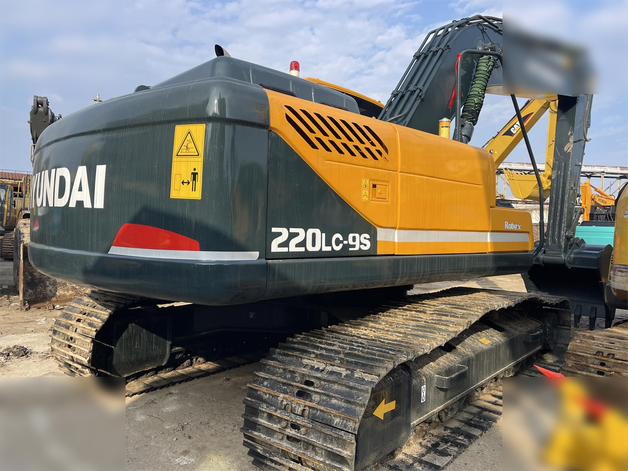 HYUNDAI ROBEX 220 LC-9S - Гусеничный экскаватор: фото 3 HYUNDAI ROBEX 220 LC-9S - Гусеничный экскаватор: фото 3