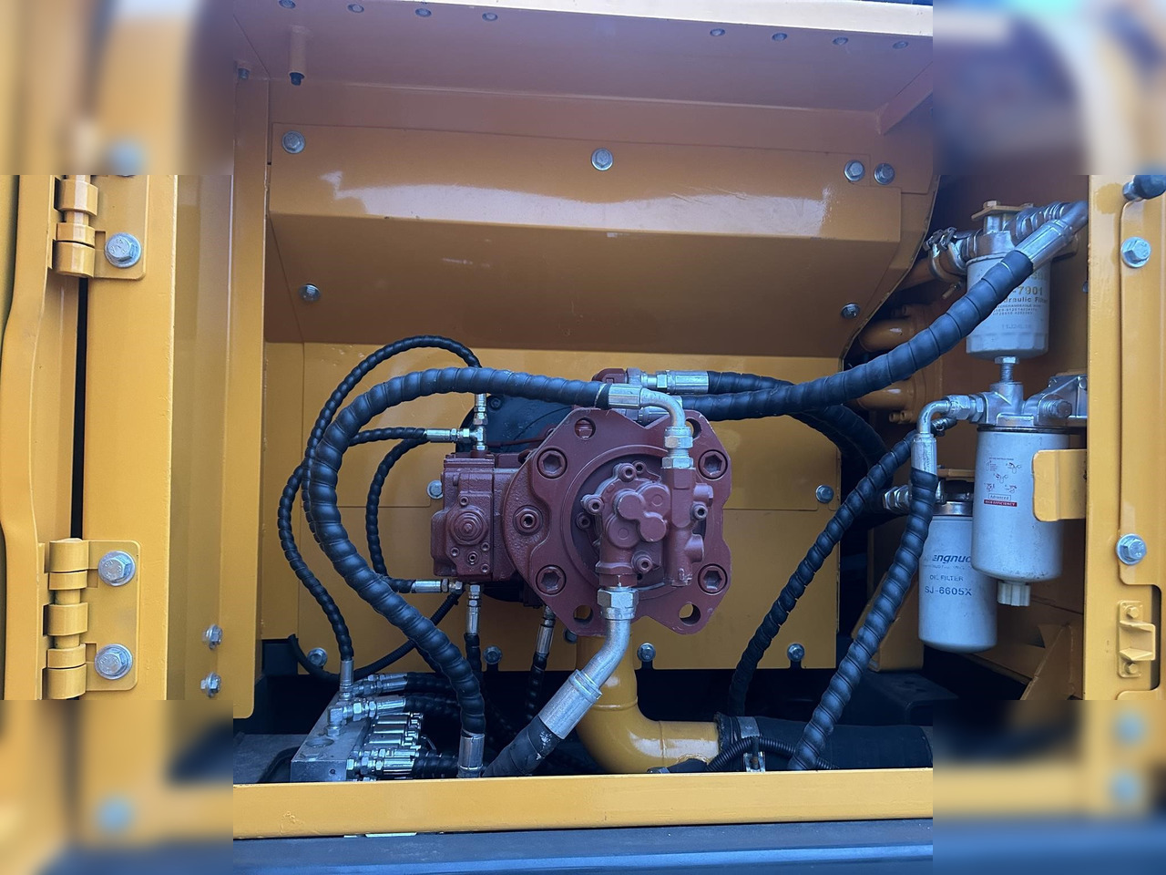 Гусеничный экскаватор HYUNDAI ROBEX 220 LC-9S: фото 7