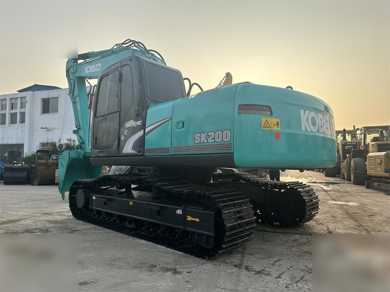 KOBELCO SK200-6E - Гусеничный экскаватор: фото 3 KOBELCO SK200-6E - Гусеничный экскаватор: фото 3