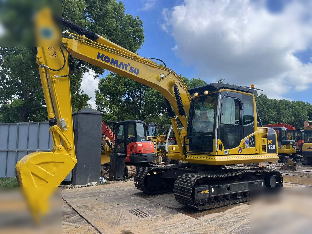 KOMATSU PC120-8 - Гусеничный экскаватор: фото 2 KOMATSU PC120-8 - Гусеничный экскаватор: фото 2