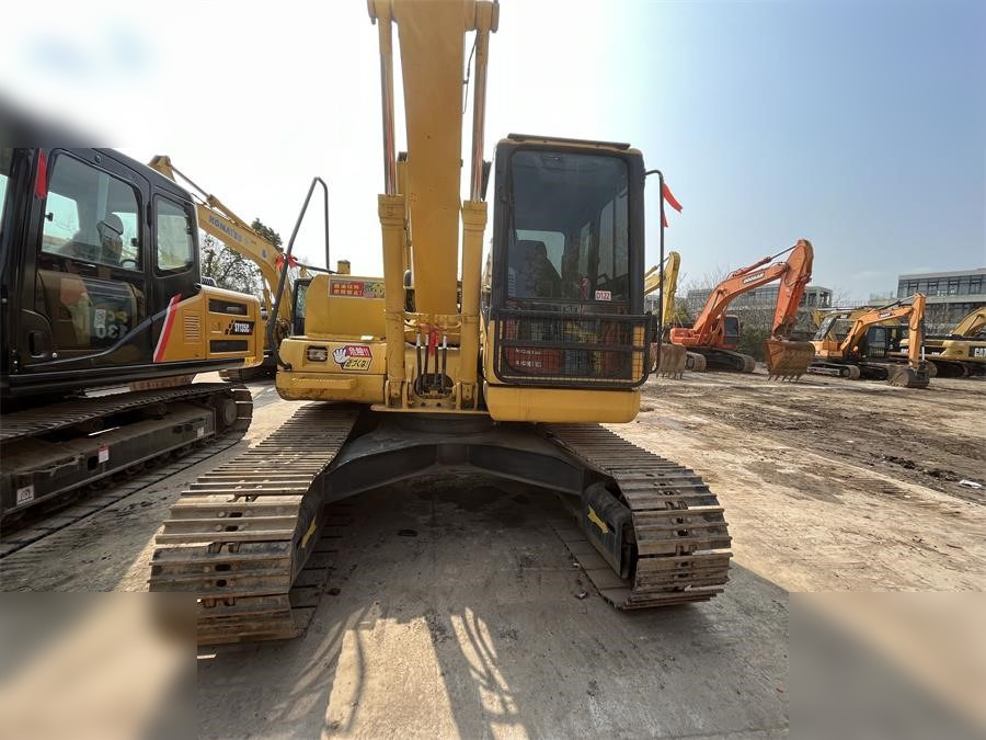 KOMATSU PC130-7 - Гусеничный экскаватор: фото 3 KOMATSU PC130-7 - Гусеничный экскаватор: фото 3