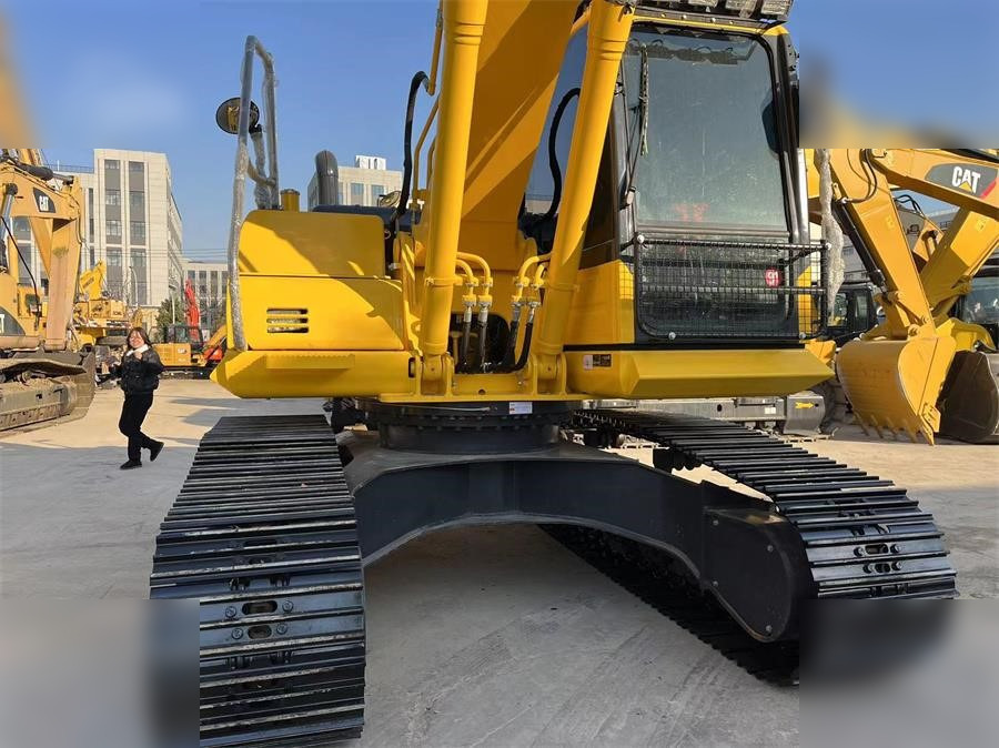 KOMATSU PC200-8 - Гусеничный экскаватор: фото 2 KOMATSU PC200-8 - Гусеничный экскаватор: фото 2