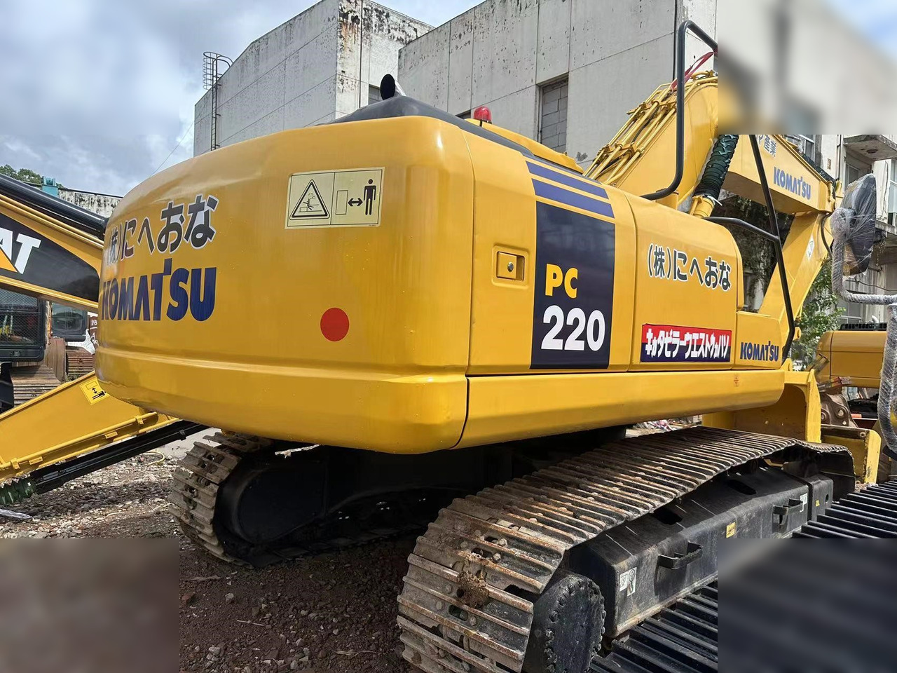 KOMATSU PC220-7 - Гусеничный экскаватор: фото 1 KOMATSU PC220-7 - Гусеничный экскаватор: фото 1