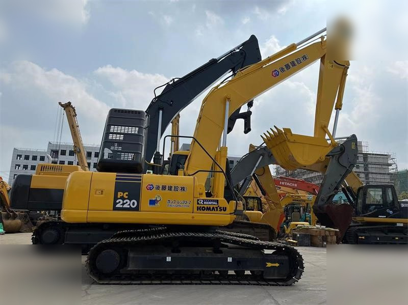 KOMATSU PC220-7 - Гусеничный экскаватор: фото 1 KOMATSU PC220-7 - Гусеничный экскаватор: фото 1
