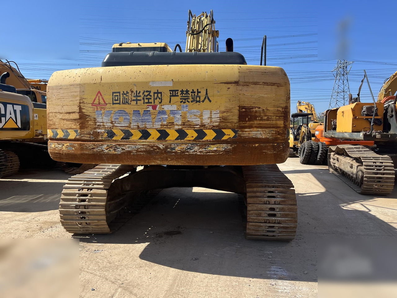 KOMATSU PC220-7 - Гусеничный экскаватор: фото 4 KOMATSU PC220-7 - Гусеничный экскаватор: фото 4