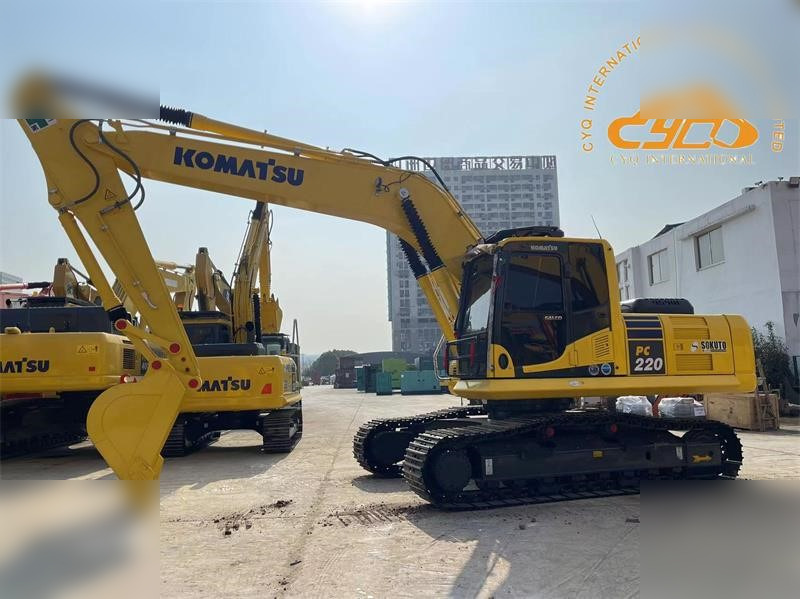 KOMATSU PC220-8 - Гусеничный экскаватор: фото 1 KOMATSU PC220-8 - Гусеничный экскаватор: фото 1