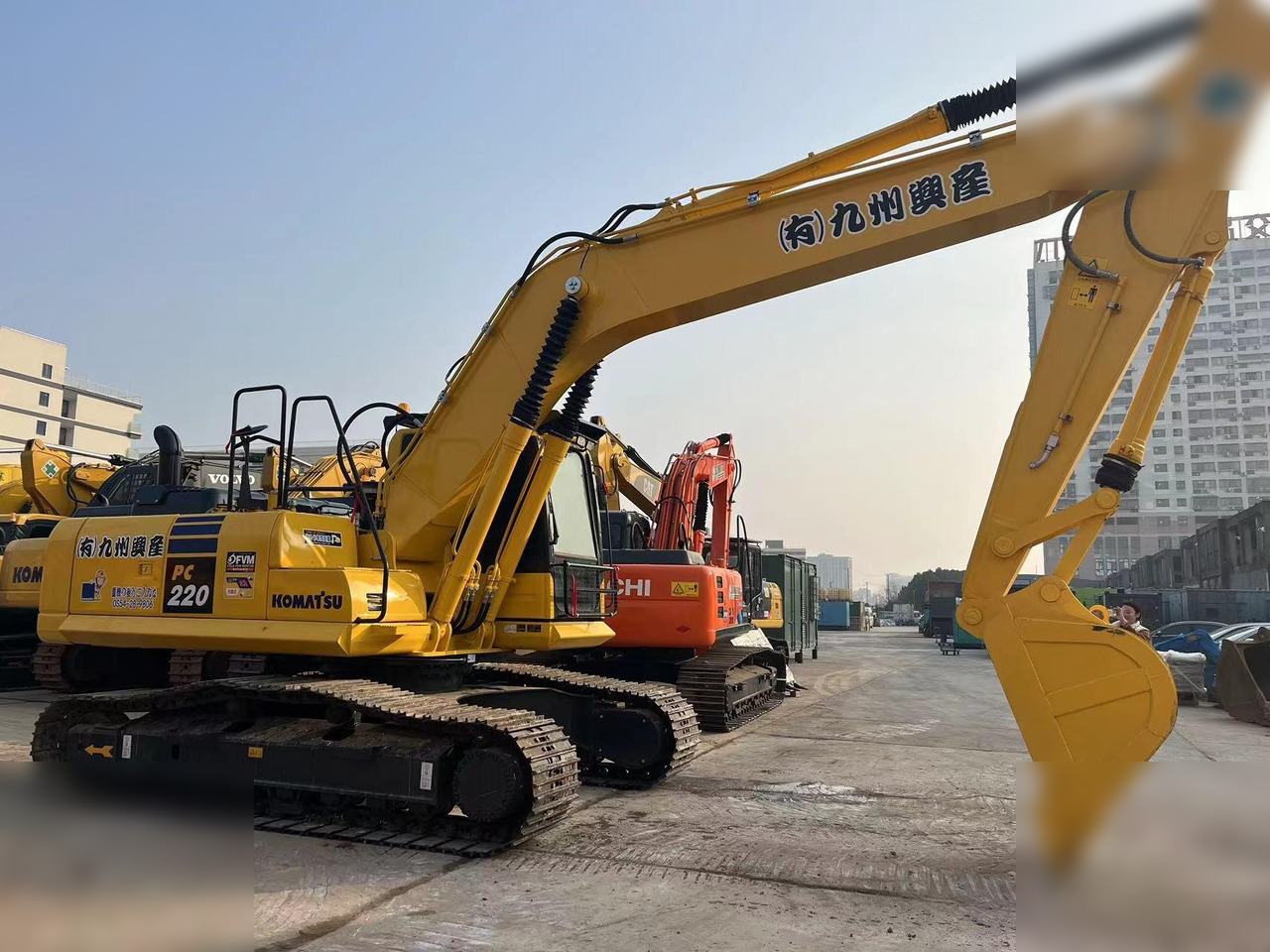 KOMATSU PC220-8M0 - Гусеничный экскаватор: фото 5 KOMATSU PC220-8M0 - Гусеничный экскаватор: фото 5