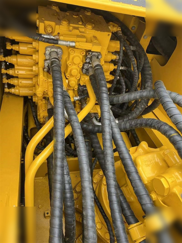 Гусеничный экскаватор KOMATSU PC240 LC-8: фото 6