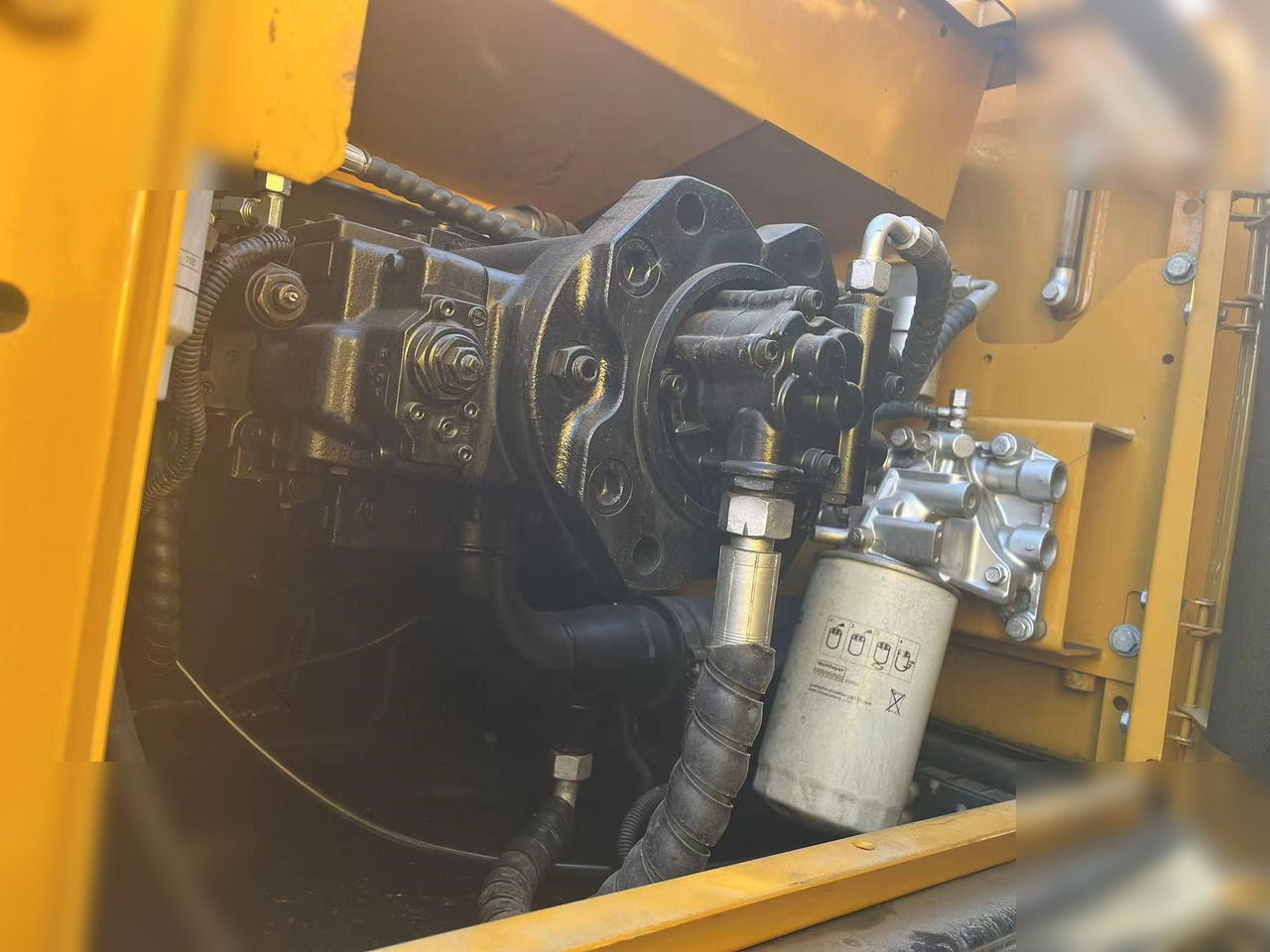 SANY SY215C - Гусеничный экскаватор: фото 3 SANY SY215C - Гусеничный экскаватор: фото 3