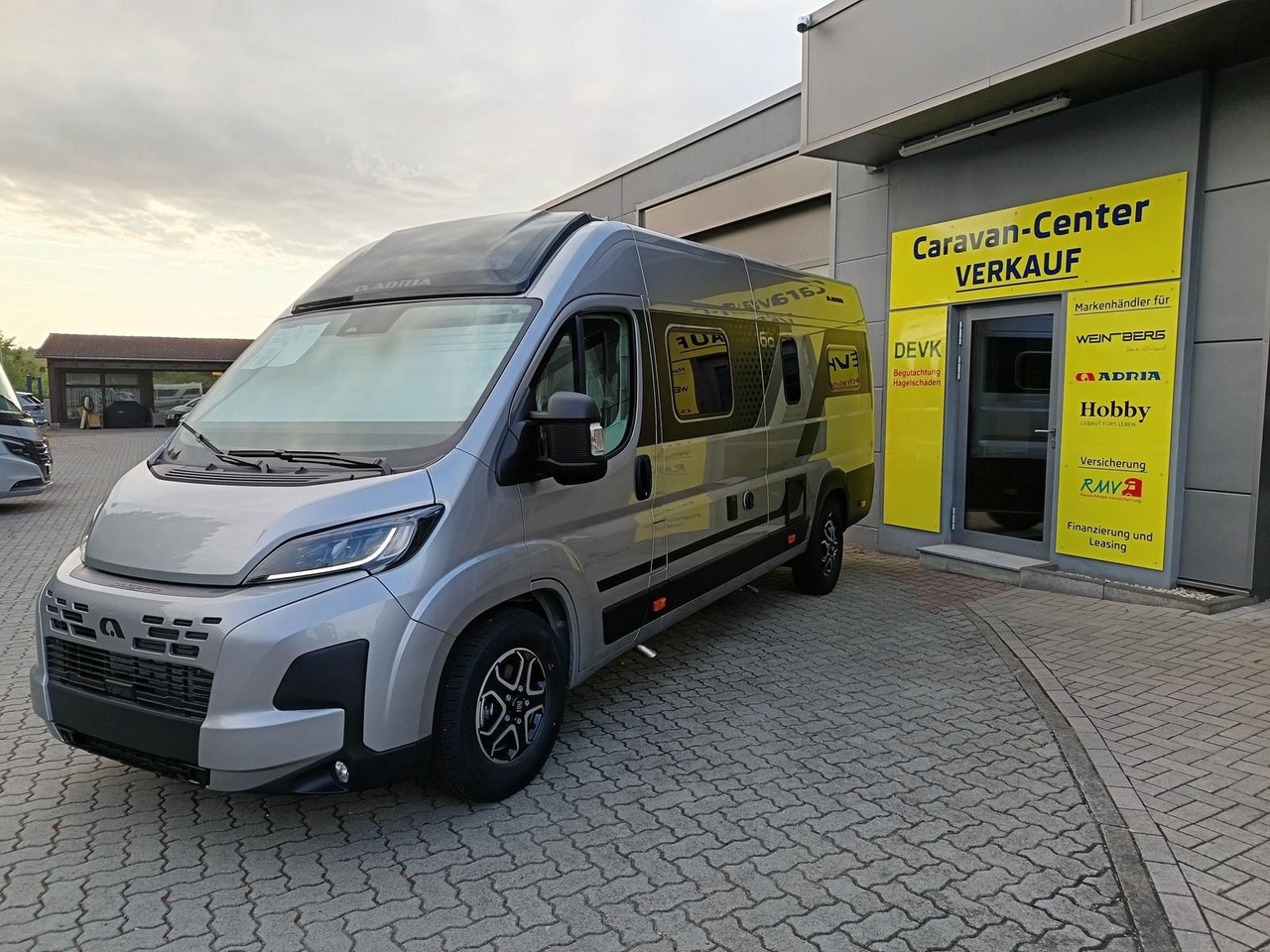 Adria Twin "60Y" 640 SLB*180 PS*4,25t MAXI*COMBI D 6E* - Кастенваген: фото 3 Adria Twin "60Y" 640 SLB*180 PS*4,25t MAXI*COMBI D 6E* - Кастенваген: фото 3