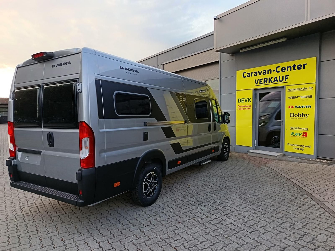 Adria Twin "60Y" 640 SLB*180 PS*4,25t MAXI*COMBI D 6E* - Кастенваген: фото 4 Adria Twin "60Y" 640 SLB*180 PS*4,25t MAXI*COMBI D 6E* - Кастенваген: фото 4