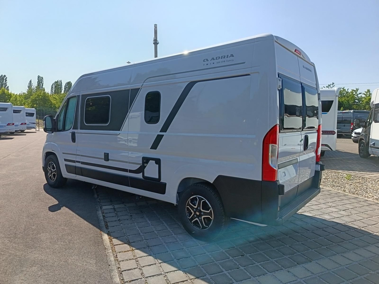Adria Twin Twin 600 SPB Family*SAFETY+STYLE*DAB*SOFORT - Кастенваген: фото 4 Adria Twin Twin 600 SPB Family*SAFETY+STYLE*DAB*SOFORT - Кастенваген: фото 4