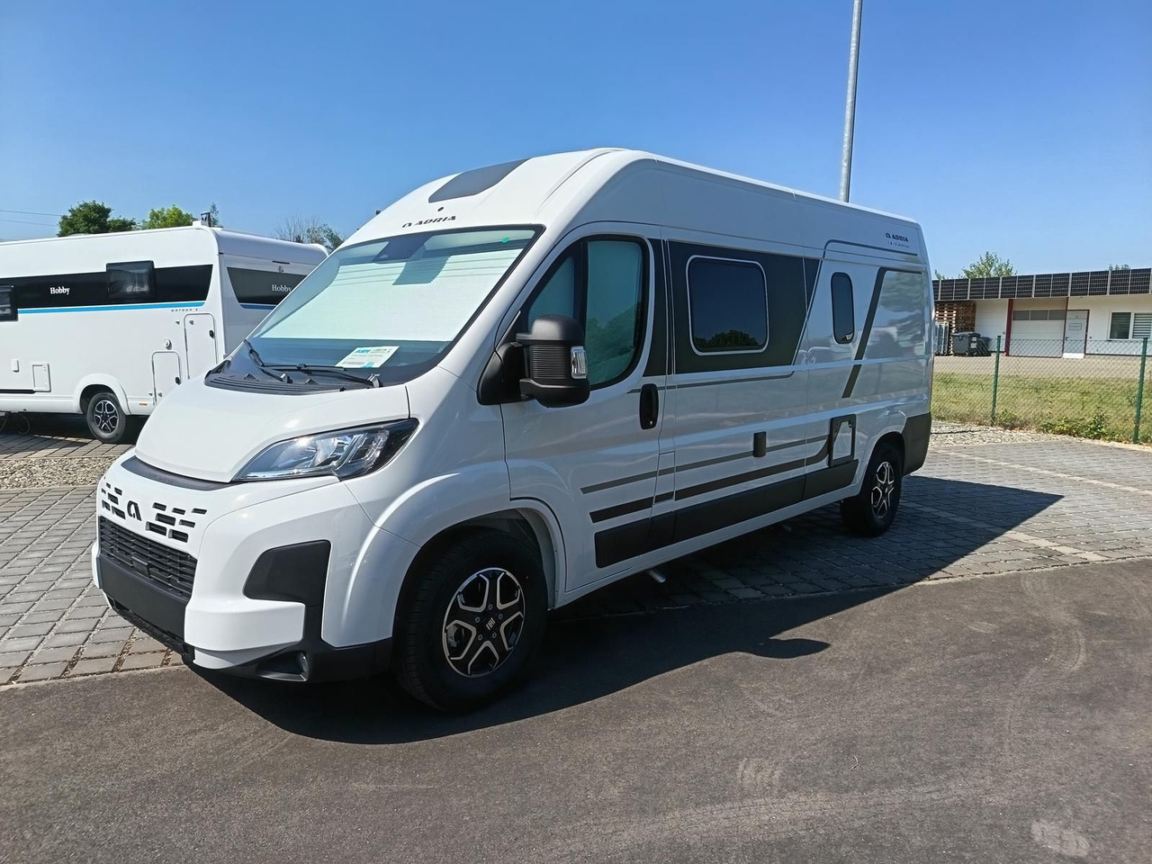 Adria Twin Twin 600 SPB Family*SAFETY+STYLE*DAB*SOFORT - Кастенваген: фото 3 Adria Twin Twin 600 SPB Family*SAFETY+STYLE*DAB*SOFORT - Кастенваген: фото 3