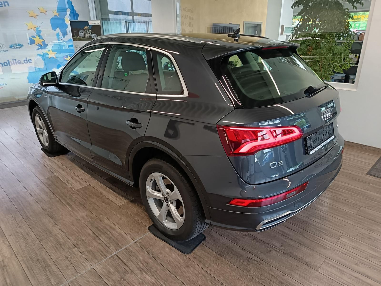 Audi Q5 40 TDI Quattro S-Line*AHK*NAVI*LED*R-KAM*DAB* - Внедорожник: фото 4 Audi Q5 40 TDI Quattro S-Line*AHK*NAVI*LED*R-KAM*DAB* - Внедорожник: фото 4