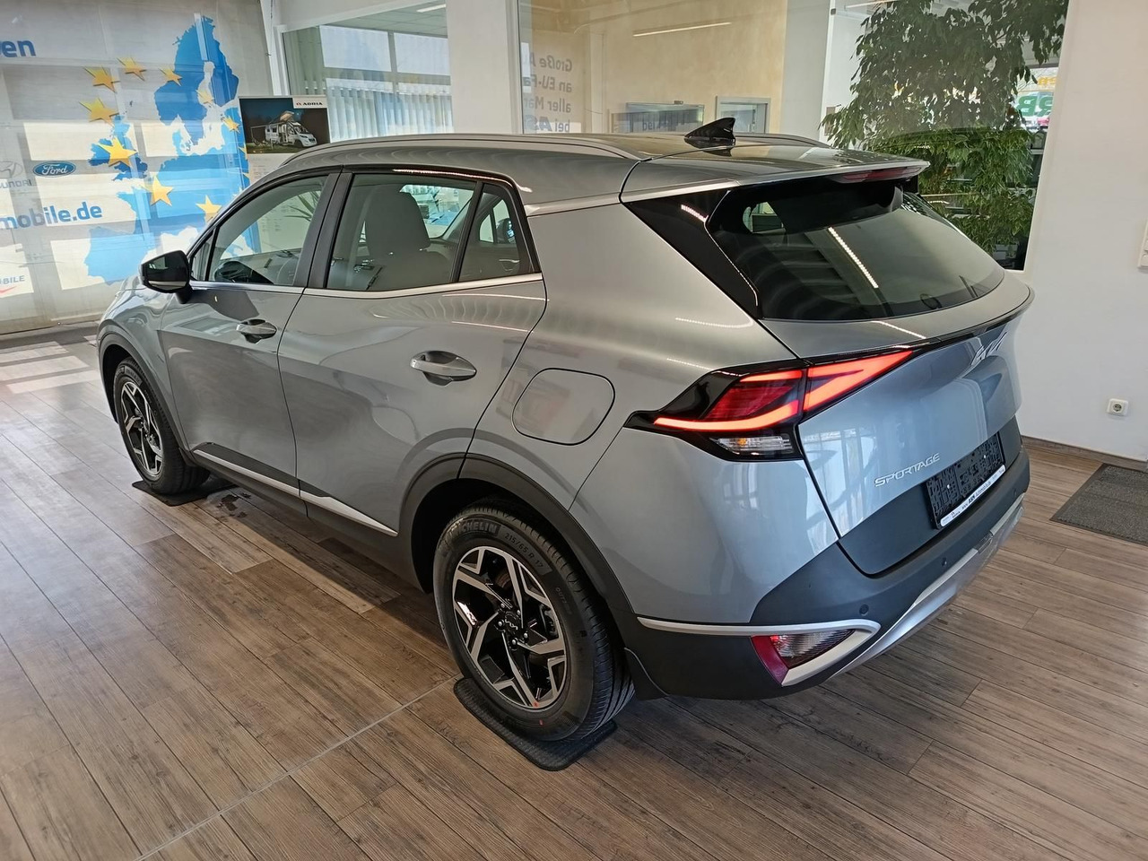 Kia Sportage 1.6 T-GDI DCT Vision*NAVI*LED*R-KAM*DAB - Внедорожник: фото 4 Kia Sportage 1.6 T-GDI DCT Vision*NAVI*LED*R-KAM*DAB - Внедорожник: фото 4