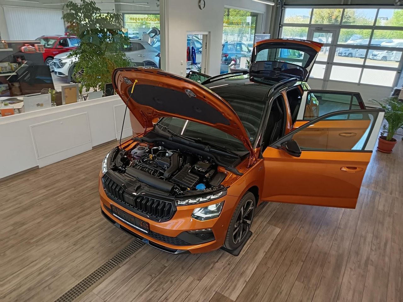 Skoda Kamiq Monte Carlo 1,5 TSI DSG*PANO*AHK*5J.GARANT - Внедорожник: фото 2 Skoda Kamiq Monte Carlo 1,5 TSI DSG*PANO*AHK*5J.GARANT - Внедорожник: фото 2