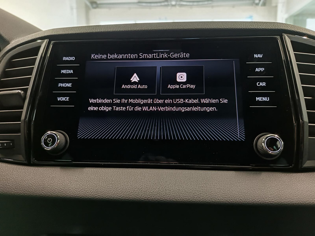 Внедорожник Skoda Karoq Sportline 1,5 TSI DSG*AHK*PSD*STD.HZG*NAVI: фото 12 Внедорожник Skoda Karoq Sportline 1,5 TSI DSG*AHK*PSD*STD.HZG*NAVI: фото 12