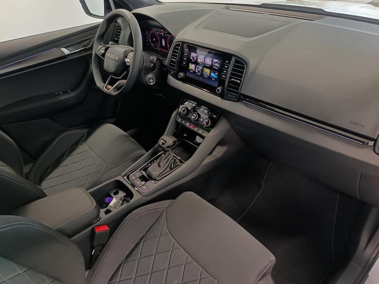 Внедорожник Skoda Karoq Sportline 1,5 TSI DSG*AHK*PSD*STD.HZG*NAVI: фото 19 Внедорожник Skoda Karoq Sportline 1,5 TSI DSG*AHK*PSD*STD.HZG*NAVI: фото 19