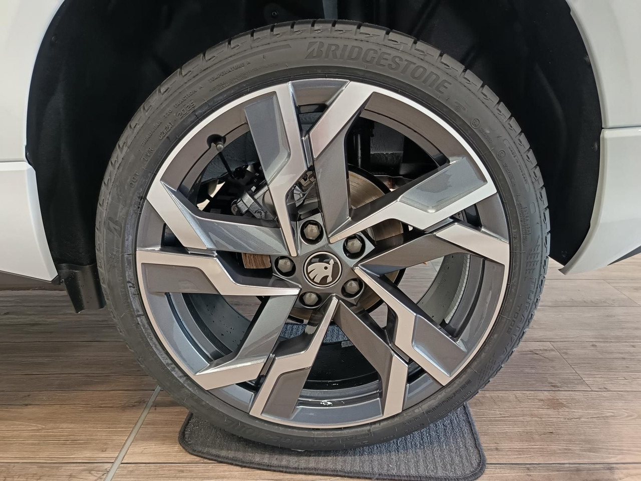 Внедорожник Skoda Karoq Sportline 1,5 TSI DSG*AHK*PSD*STD.HZG*NAVI: фото 24 Внедорожник Skoda Karoq Sportline 1,5 TSI DSG*AHK*PSD*STD.HZG*NAVI: фото 24