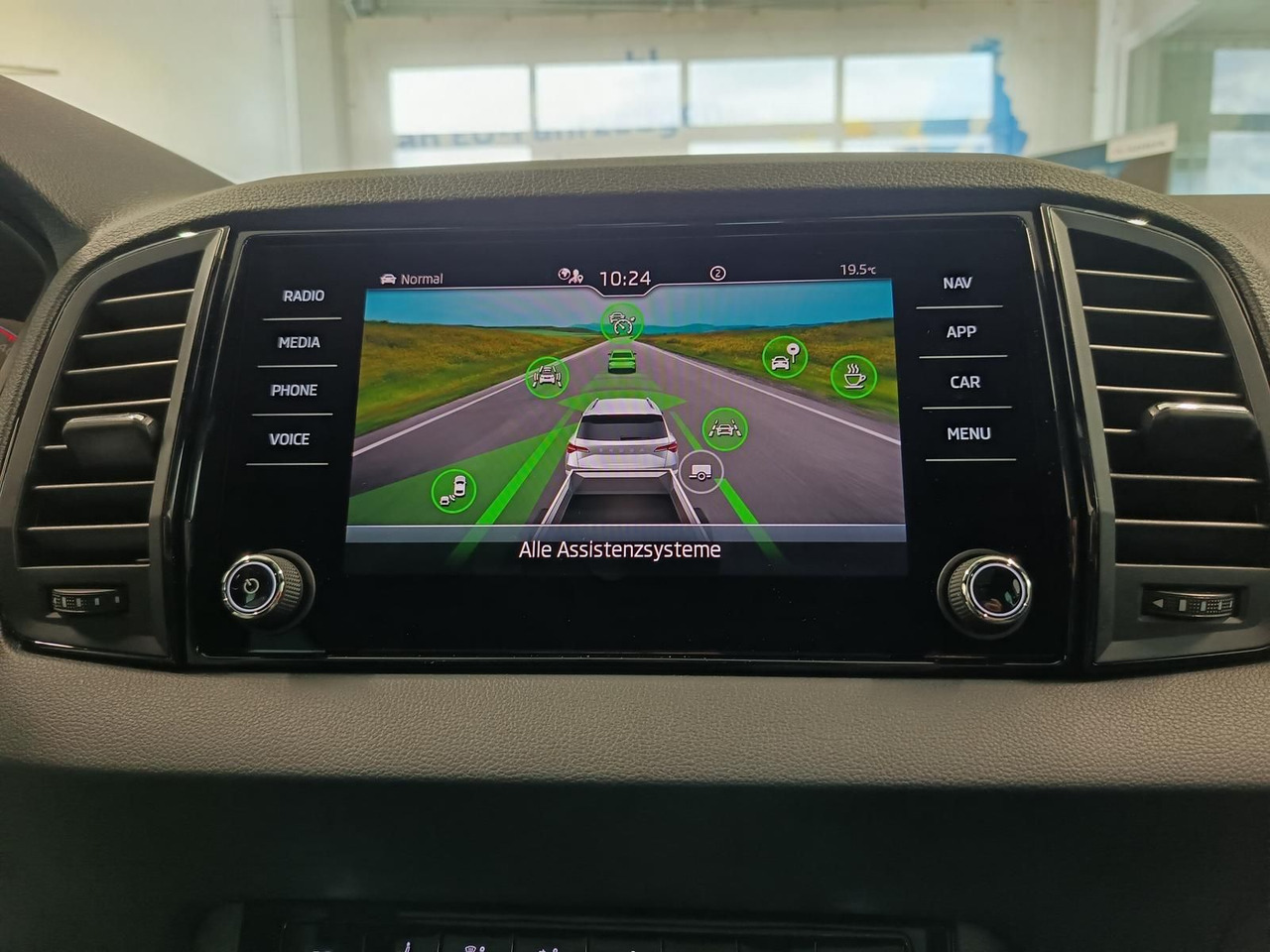 Внедорожник Skoda Karoq Sportline 1,5 TSI DSG*AHK*PSD*STD.HZG*NAVI: фото 13 Внедорожник Skoda Karoq Sportline 1,5 TSI DSG*AHK*PSD*STD.HZG*NAVI: фото 13