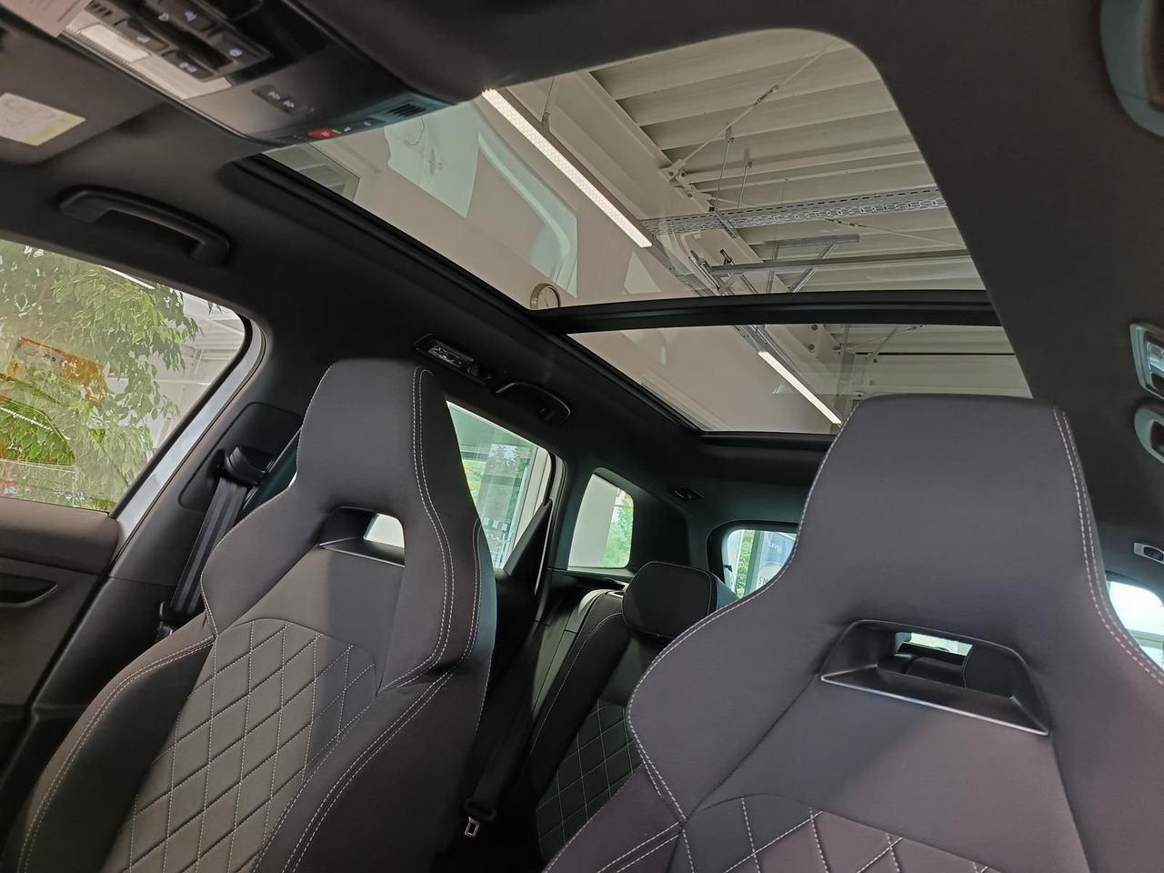 Внедорожник Skoda Karoq Sportline 1,5 TSI DSG*AHK*PSD*STD.HZG*NAVI: фото 17 Внедорожник Skoda Karoq Sportline 1,5 TSI DSG*AHK*PSD*STD.HZG*NAVI: фото 17