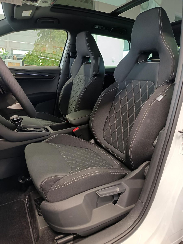 Внедорожник Skoda Karoq Sportline 1,5 TSI DSG*AHK*PSD*STD.HZG*NAVI: фото 18 Внедорожник Skoda Karoq Sportline 1,5 TSI DSG*AHK*PSD*STD.HZG*NAVI: фото 18