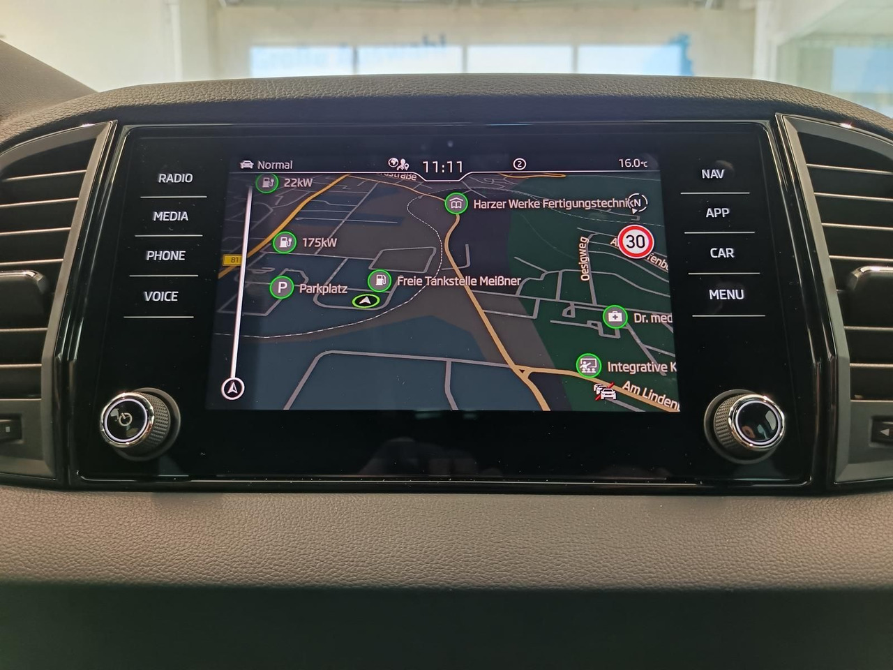 Внедорожник Skoda Karoq Sportline 1,5TSI DSG*AHK*360°*5J.GARANTIE*: фото 12