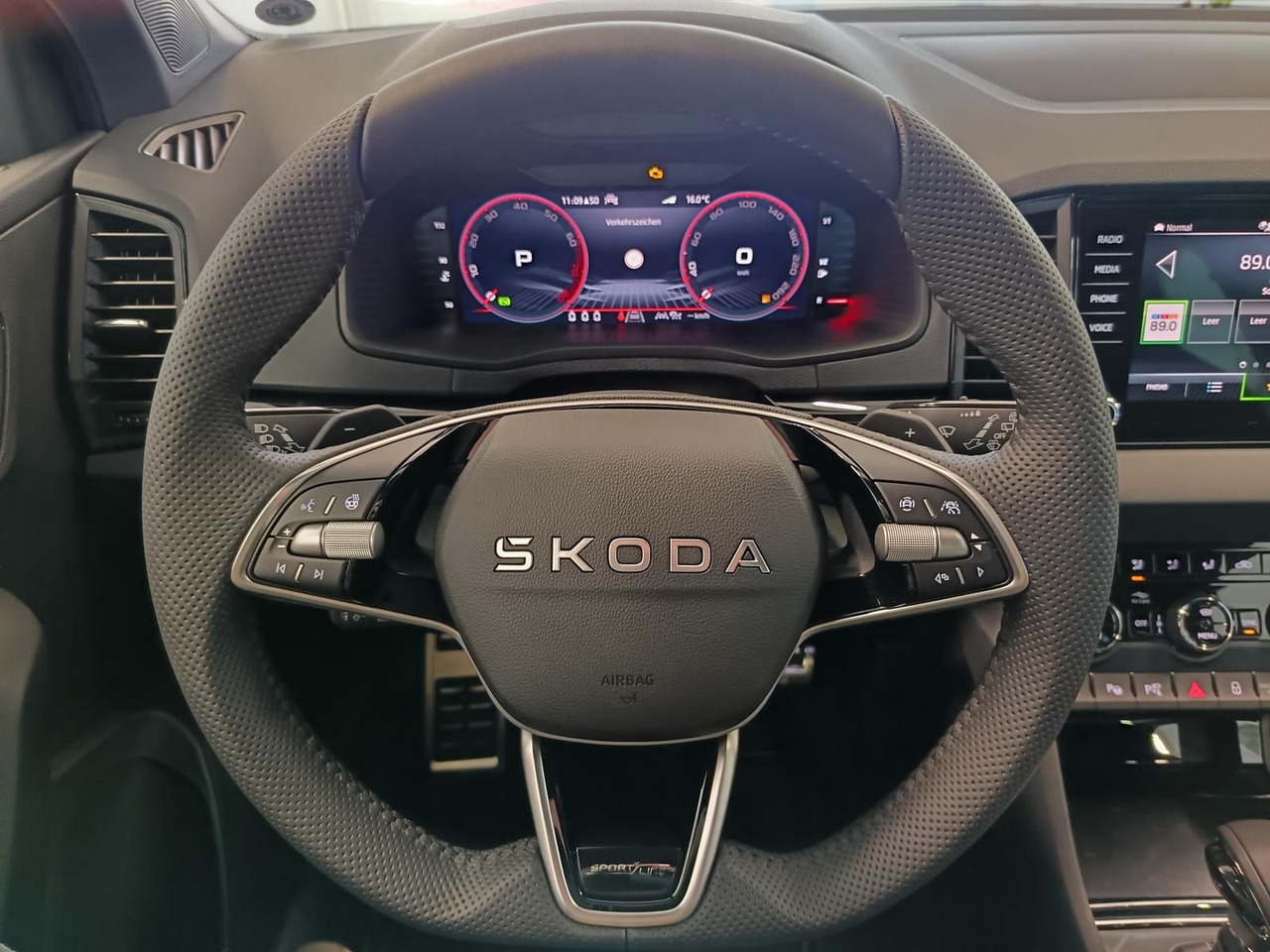 Внедорожник Skoda Karoq Sportline 1,5TSI DSG*AHK*360°*5J.GARANTIE*: фото 8