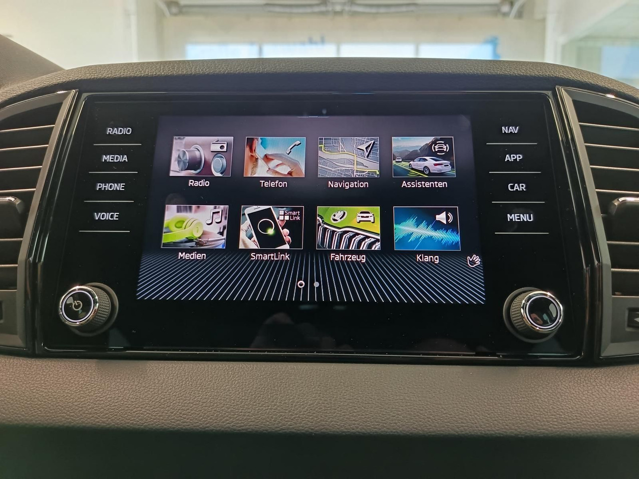 Внедорожник Skoda Karoq Sportline 1,5TSI DSG*AHK*360°*5J.GARANTIE*: фото 11
