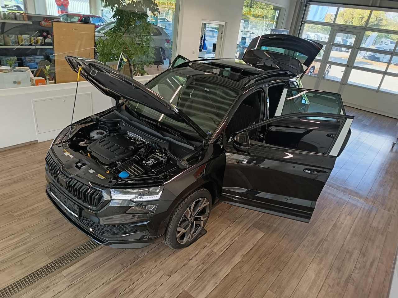 Skoda Karoq Sportline 2,0 TDI 4x4*AHK*PSD*STD.HZG*DCC* - Внедорожник: фото 2 Skoda Karoq Sportline 2,0 TDI 4x4*AHK*PSD*STD.HZG*DCC* - Внедорожник: фото 2