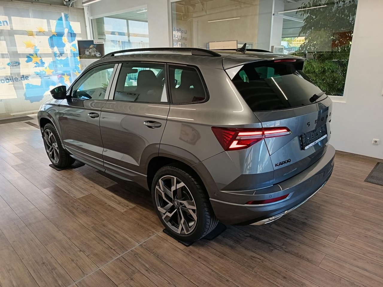 Skoda Karoq Sportline 2,0 TDI DSG 4x4*AHK*PSD*STD.HZG* - Внедорожник: фото 4 Skoda Karoq Sportline 2,0 TDI DSG 4x4*AHK*PSD*STD.HZG* - Внедорожник: фото 4