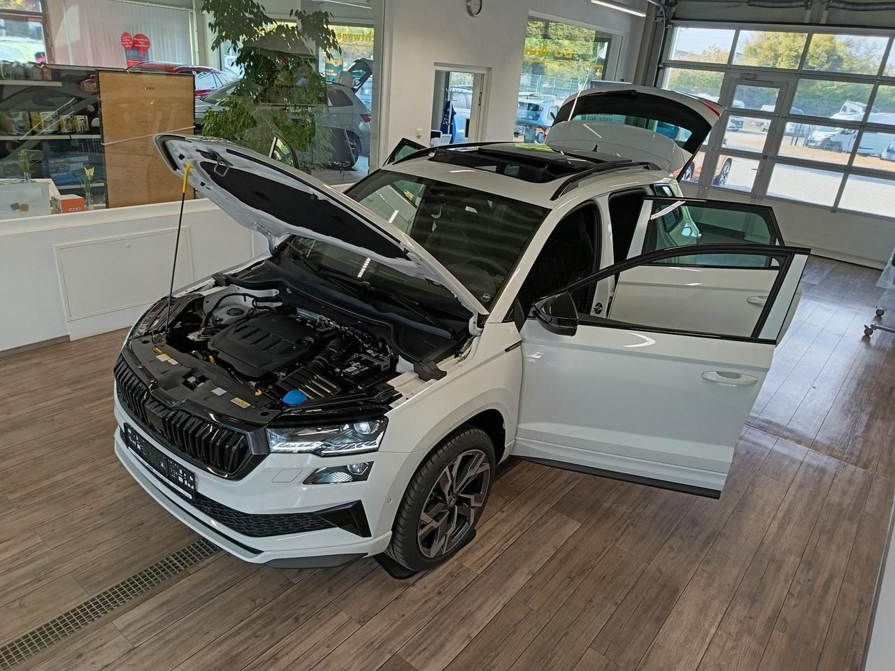 Skoda Karoq Sportline 2,0 TDI DSG 4x4*AHK*PSD*STD.HZG* - Внедорожник: фото 2 Skoda Karoq Sportline 2,0 TDI DSG 4x4*AHK*PSD*STD.HZG* - Внедорожник: фото 2