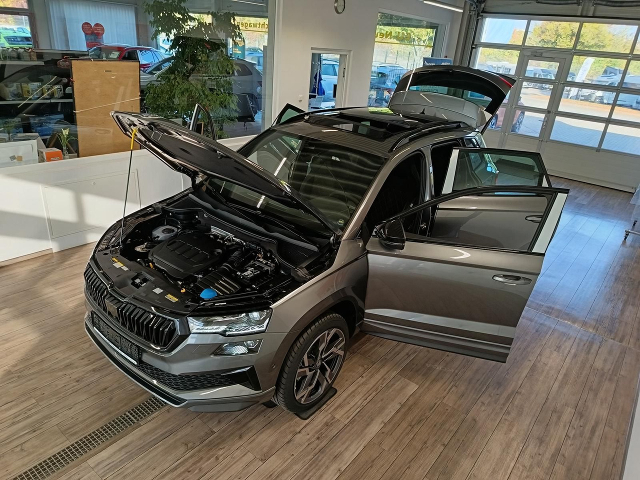 Skoda Karoq Sportline 2,0 TDI DSG 4x4*AHK*PSD*STD.HZG* - Внедорожник: фото 2 Skoda Karoq Sportline 2,0 TDI DSG 4x4*AHK*PSD*STD.HZG* - Внедорожник: фото 2