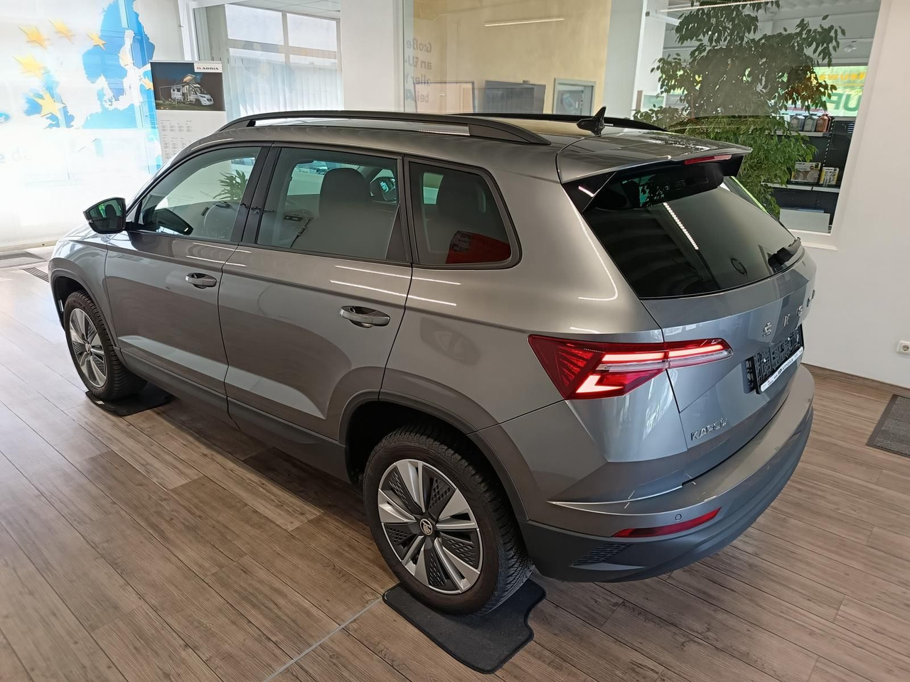 Skoda Karoq Style 1,5TSI DSG*AHK-VORBER*NAVI*LED*R-KAM - Внедорожник: фото 4 Skoda Karoq Style 1,5TSI DSG*AHK-VORBER*NAVI*LED*R-KAM - Внедорожник: фото 4