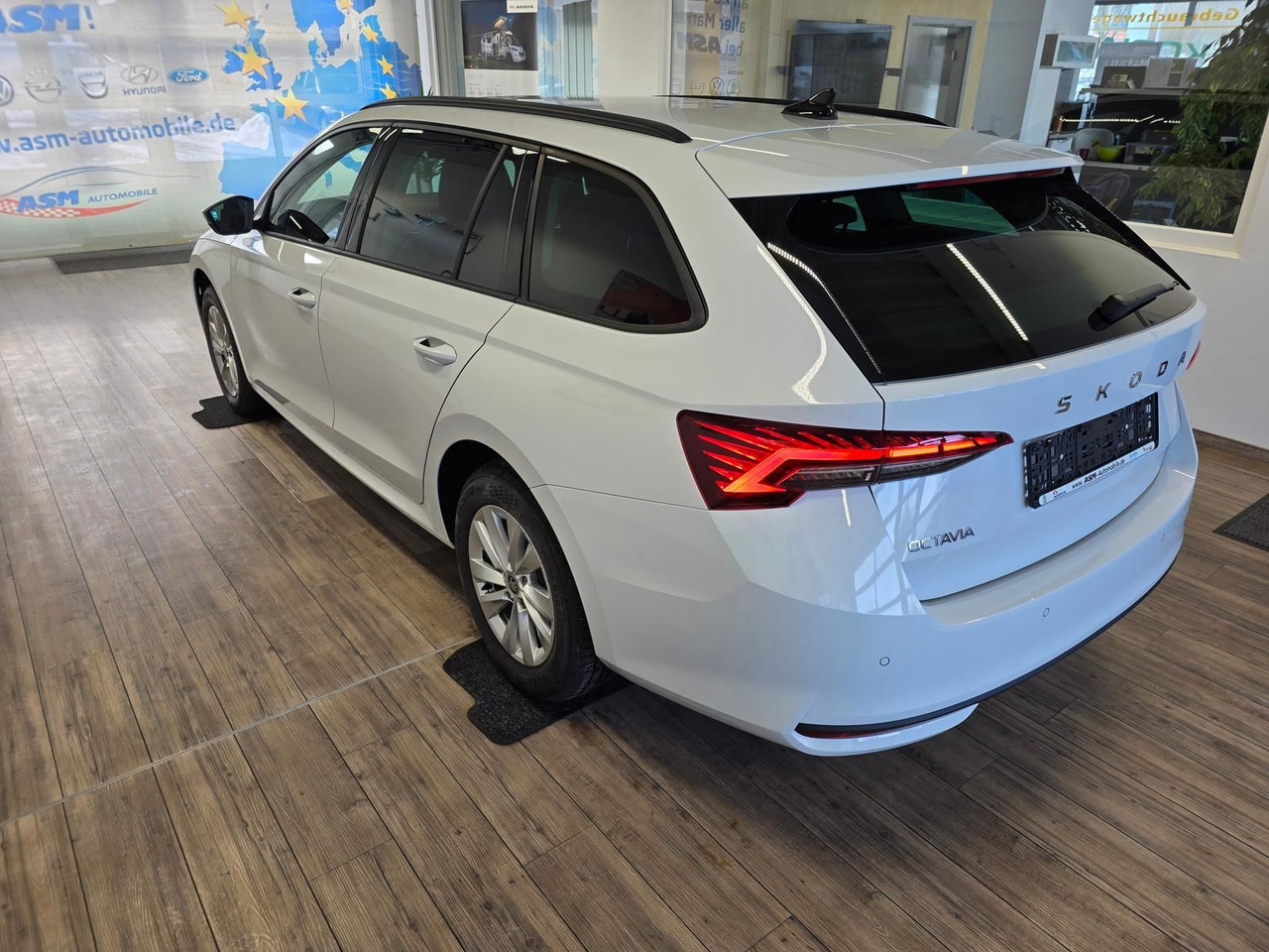 Skoda Octavia Combi Selection DSG*LED*ACC*WINTERPAKET* - Универсал: фото 4 Skoda Octavia Combi Selection DSG*LED*ACC*WINTERPAKET* - Универсал: фото 4