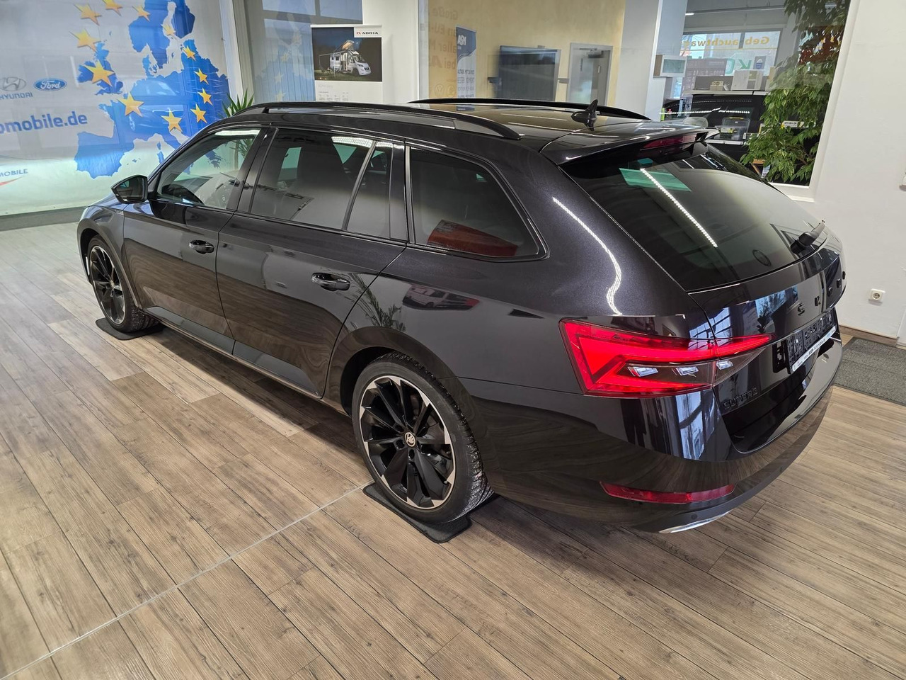 Skoda Superb Combi Sportline 2,0 TDI 4x4*PSD*360°*AHK* - Легковой автомобиль: фото 4 Skoda Superb Combi Sportline 2,0 TDI 4x4*PSD*360°*AHK* - Легковой автомобиль: фото 4