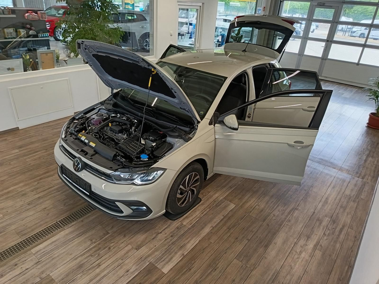 Volkswagen Polo Life 1.0 TSI 70kW DSG*LED*ACC*R-KAM*DAB*PDC - Легковой автомобиль: фото 2 Volkswagen Polo Life 1.0 TSI 70kW DSG*LED*ACC*R-KAM*DAB*PDC - Легковой автомобиль: фото 2