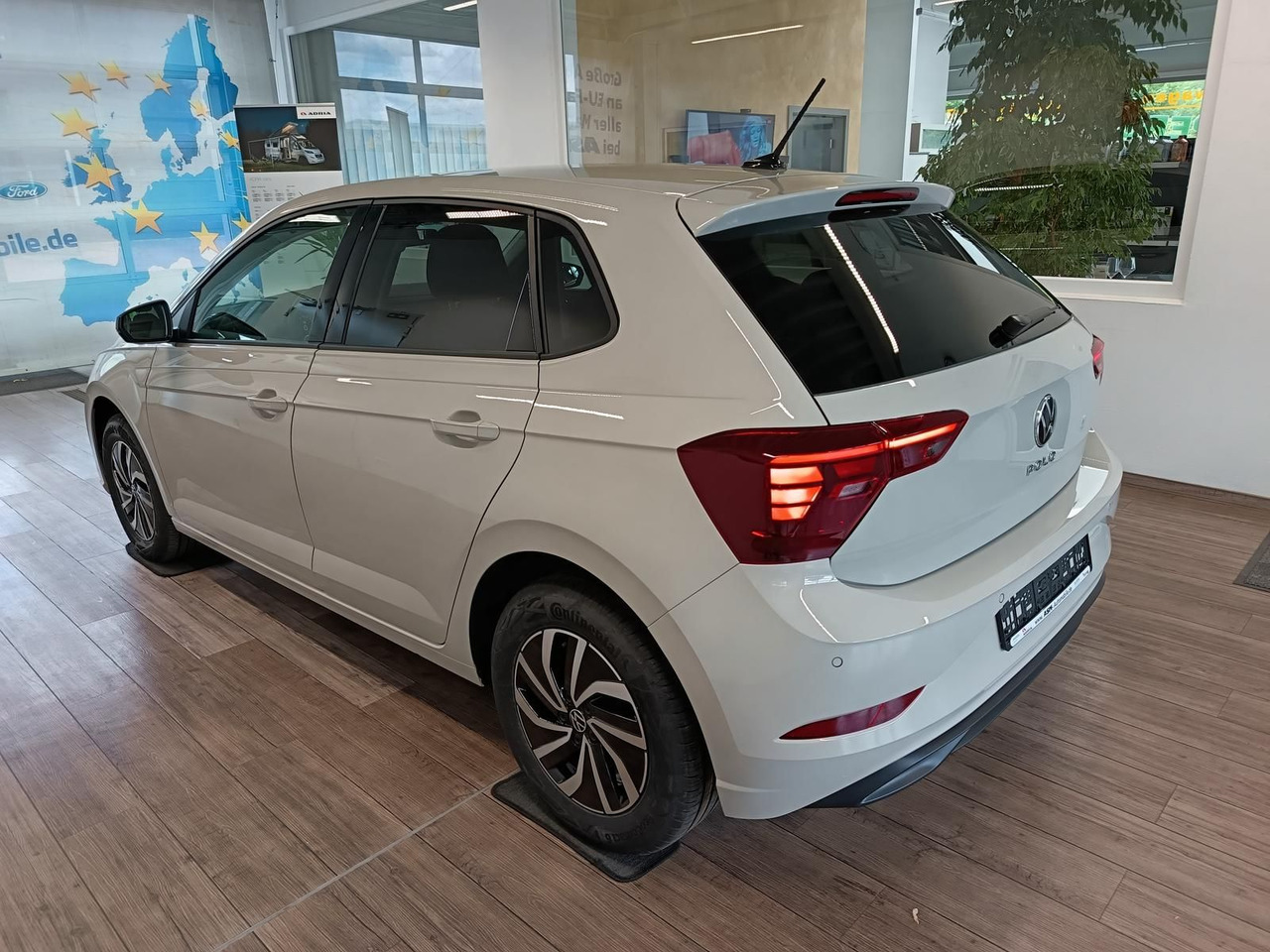Volkswagen Polo Life 1.0 TSI 70kW DSG*LED*ACC*R-KAM*DAB*PDC - Легковой автомобиль: фото 4 Volkswagen Polo Life 1.0 TSI 70kW DSG*LED*ACC*R-KAM*DAB*PDC - Легковой автомобиль: фото 4