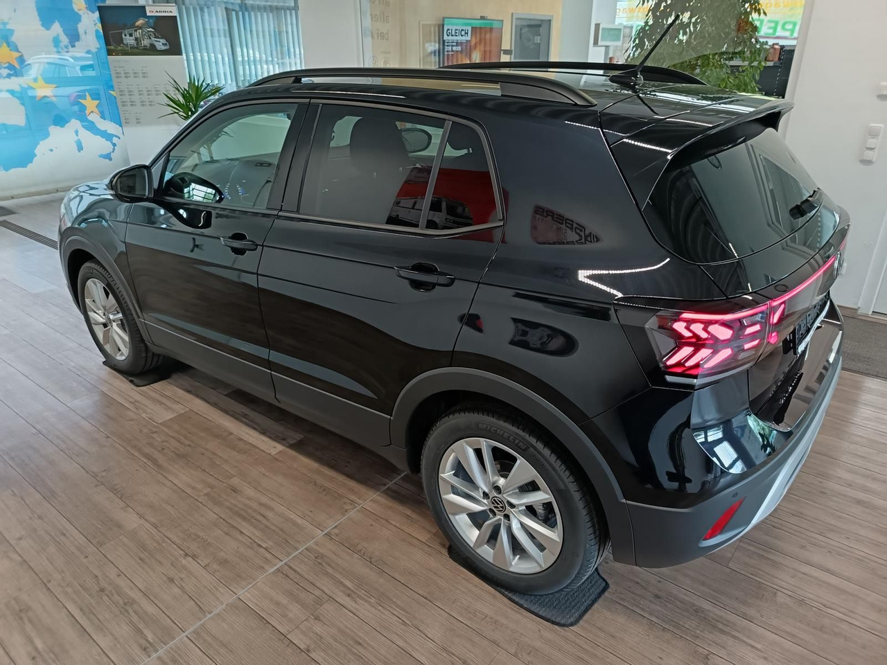 Volkswagen T-Cross Life 1.5 TSI DSG*AHK*MATRIX LED*ACC*SHZ* - Внедорожник: фото 4 Volkswagen T-Cross Life 1.5 TSI DSG*AHK*MATRIX LED*ACC*SHZ* - Внедорожник: фото 4