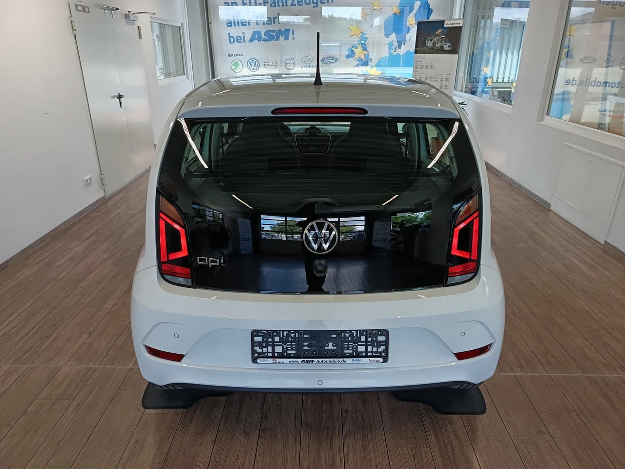 Volkswagen up! move up! 1.0*R-KAM*PDC*SHZ*MAPS+MORE*DAB*NSW - Легковой автомобиль: фото 5 Volkswagen up! move up! 1.0*R-KAM*PDC*SHZ*MAPS+MORE*DAB*NSW - Легковой автомобиль: фото 5