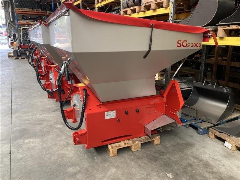Bredal SGS 2000 Inkl. Lysanlæg, sold og rullepresenning - Разбрасыватель песка/ Соли для Коммунальной и специальной техники: фото 1 Bredal SGS 2000 Inkl. Lysanlæg, sold og rullepresenning - Разбрасыватель песка/ Соли для Коммунальной и специальной техники: фото 1